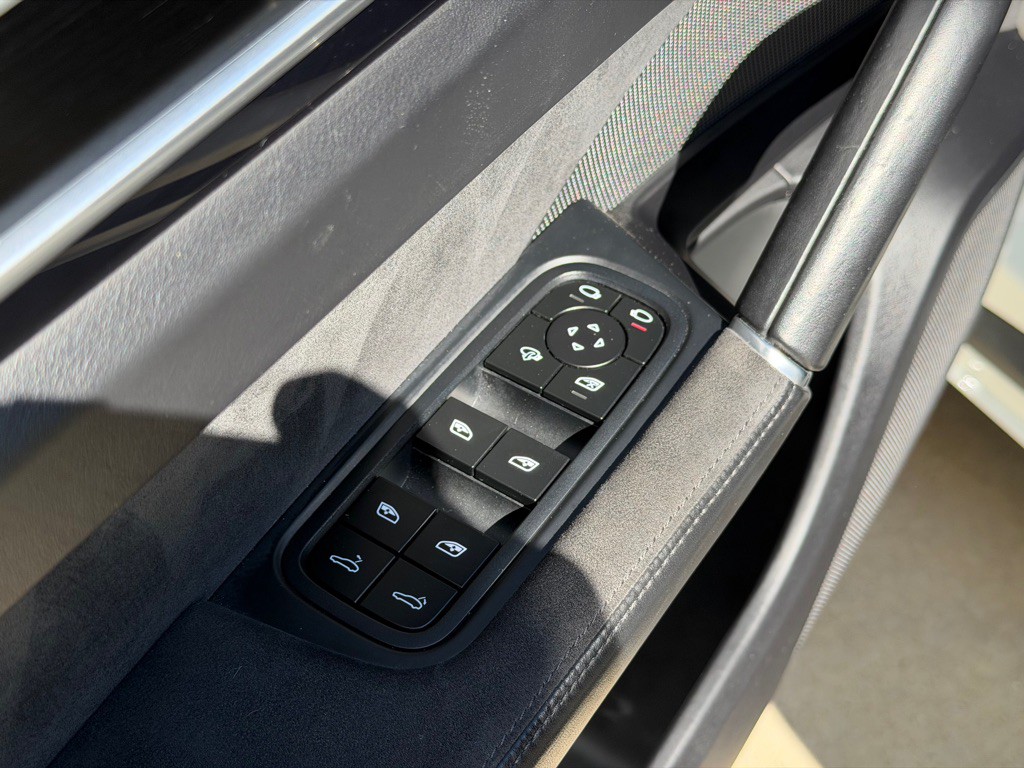 2023 Porsche Cayenne Image 25