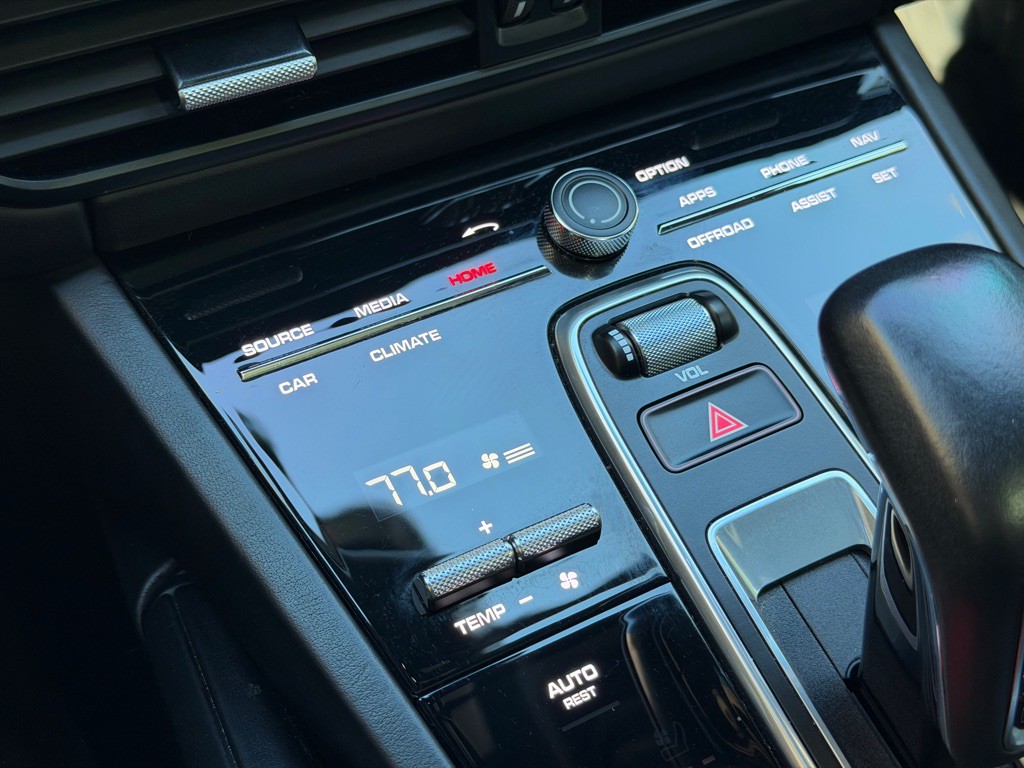 2023 Porsche Cayenne Image 46