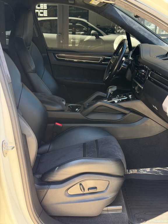 2023 Porsche Cayenne Image 56