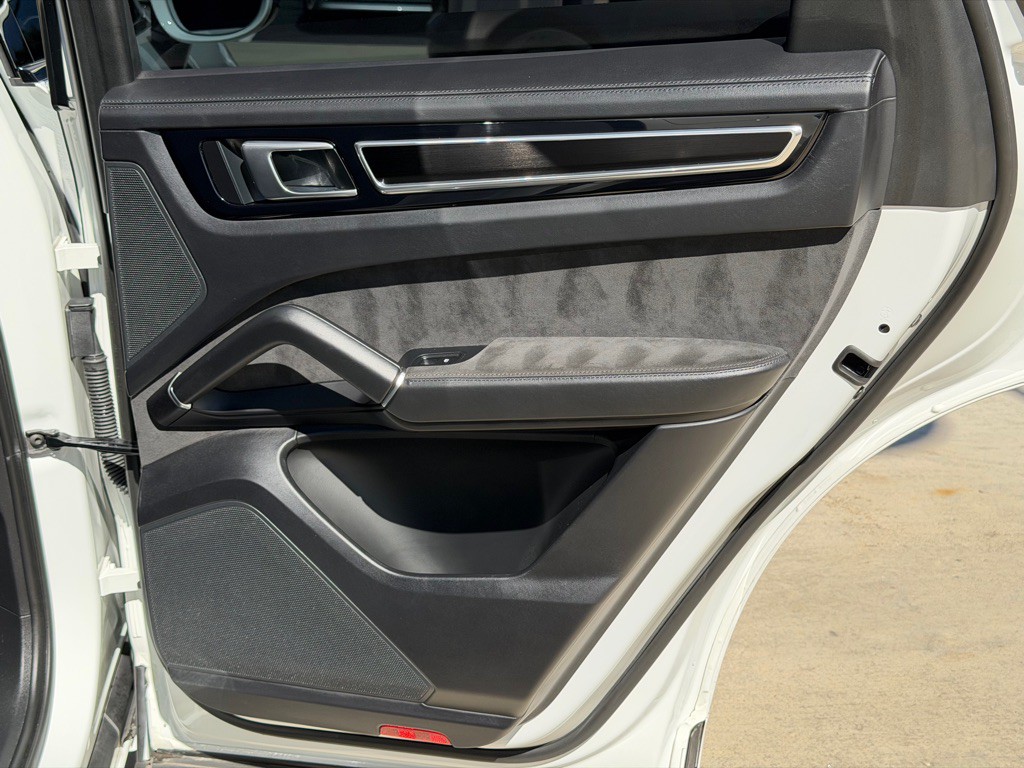 2023 Porsche Cayenne Image 77