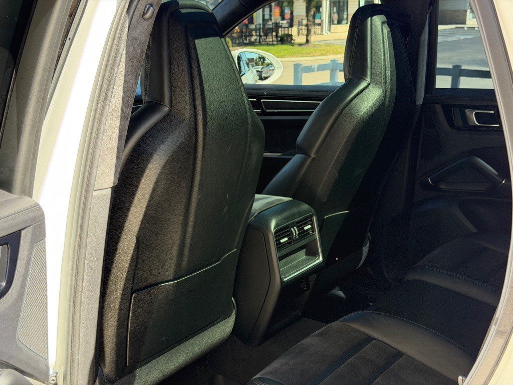 2023 Porsche Cayenne Image 90