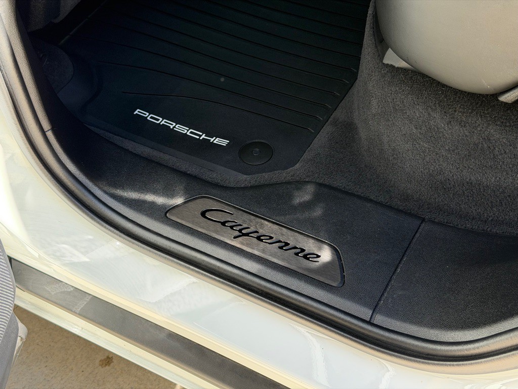 2023 Porsche Cayenne Image 95