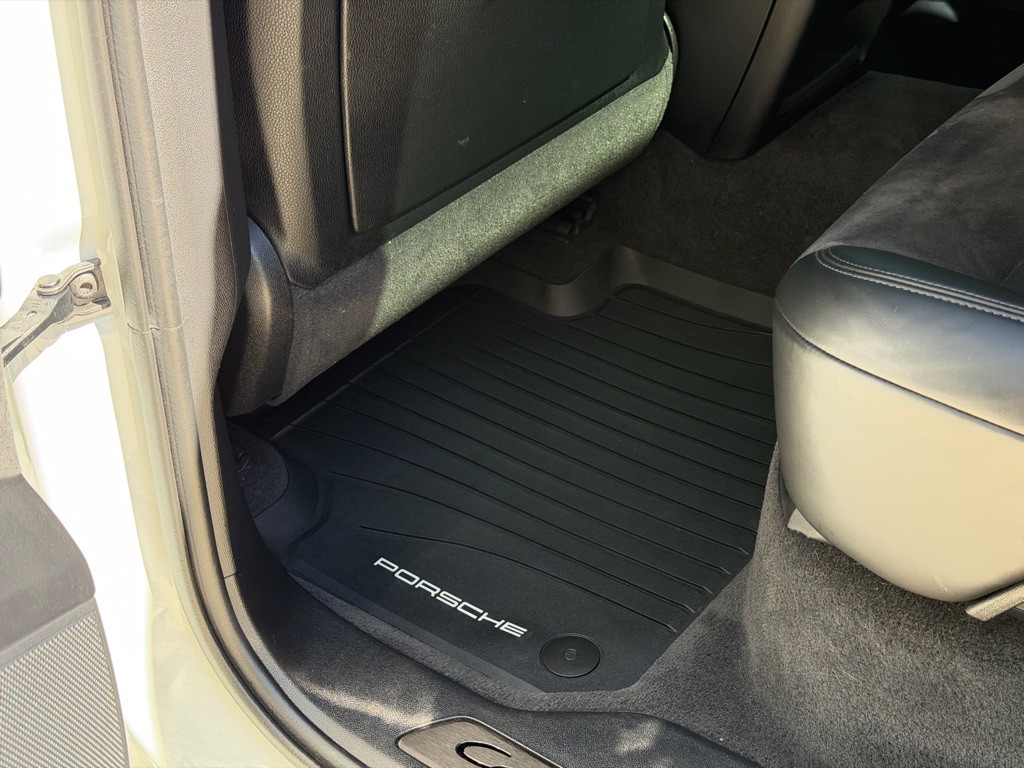 2023 Porsche Cayenne Image 96