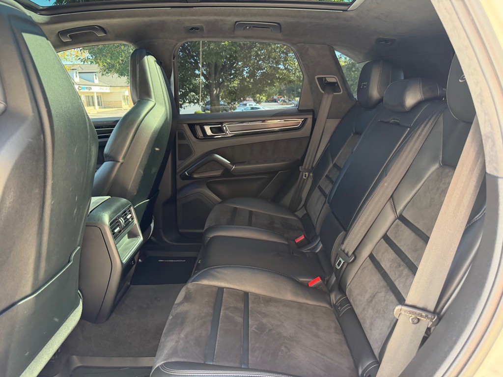 2023 Porsche Cayenne Image 98