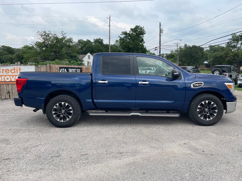 2017 Nissan Titan Image 2