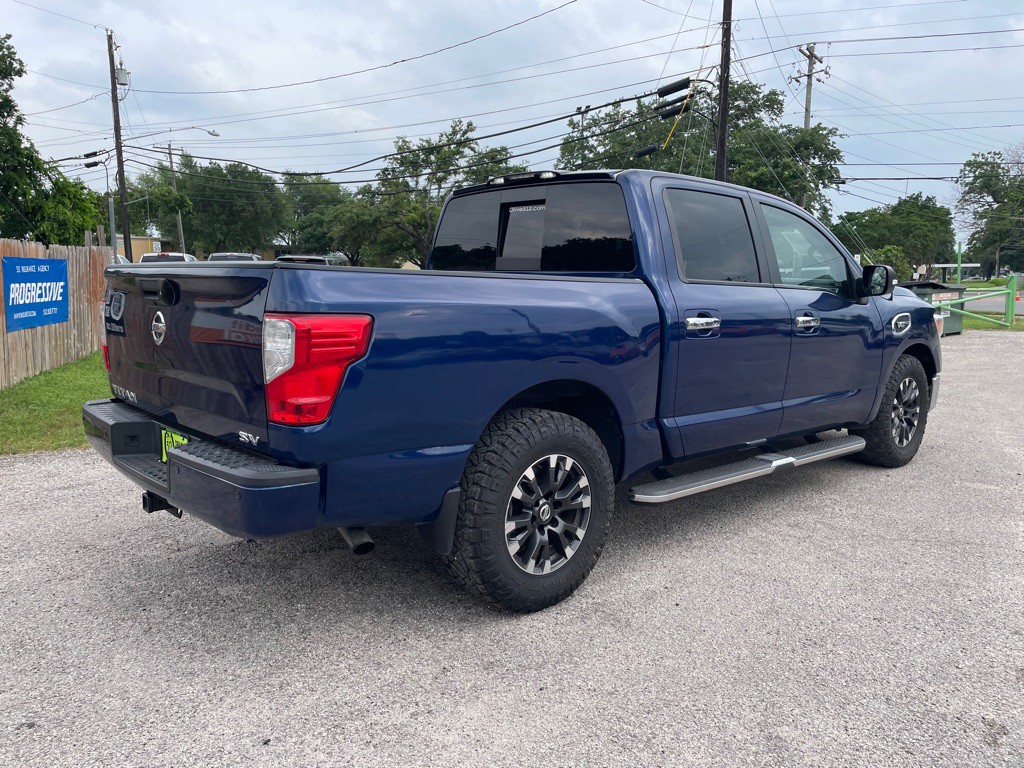 2017 Nissan Titan Image 3