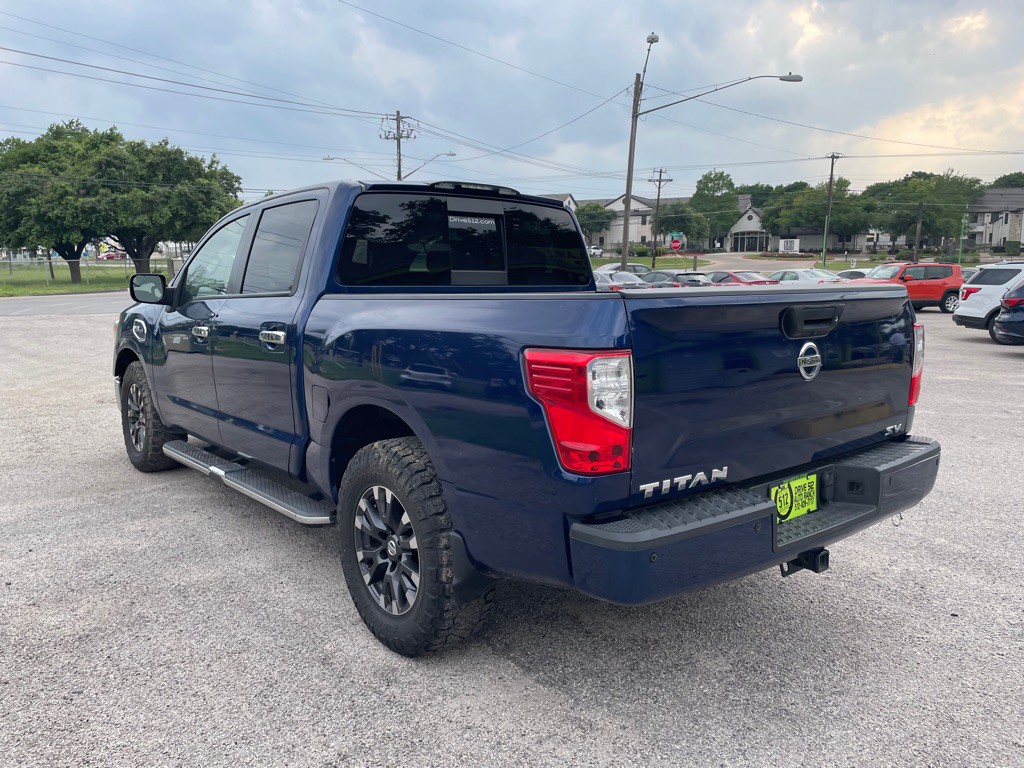 2017 Nissan Titan Image 5