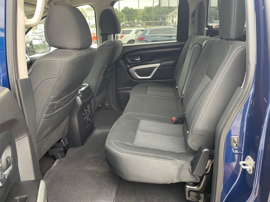 2017 Nissan Titan Image 12