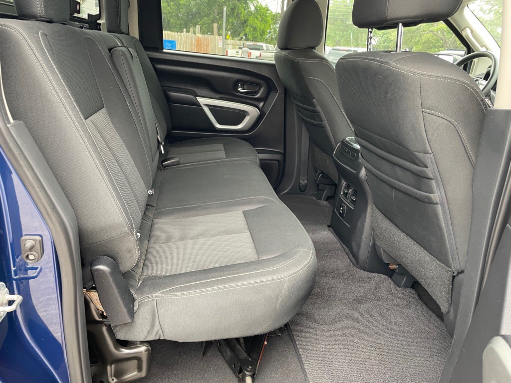 2017 Nissan Titan Image 14