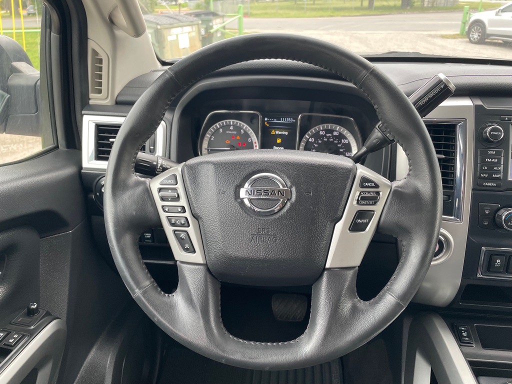 2017 Nissan Titan Image 18