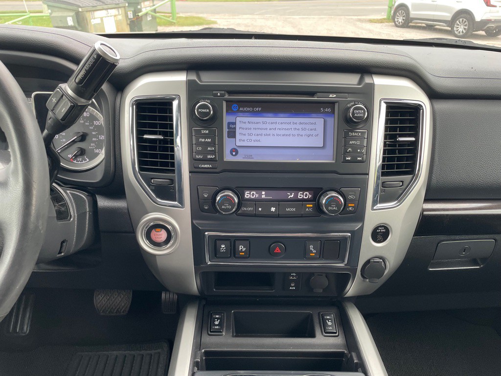 2017 Nissan Titan Image 21