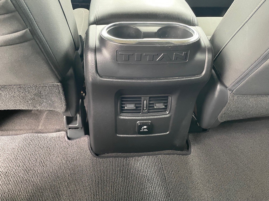 2017 Nissan Titan Image 23
