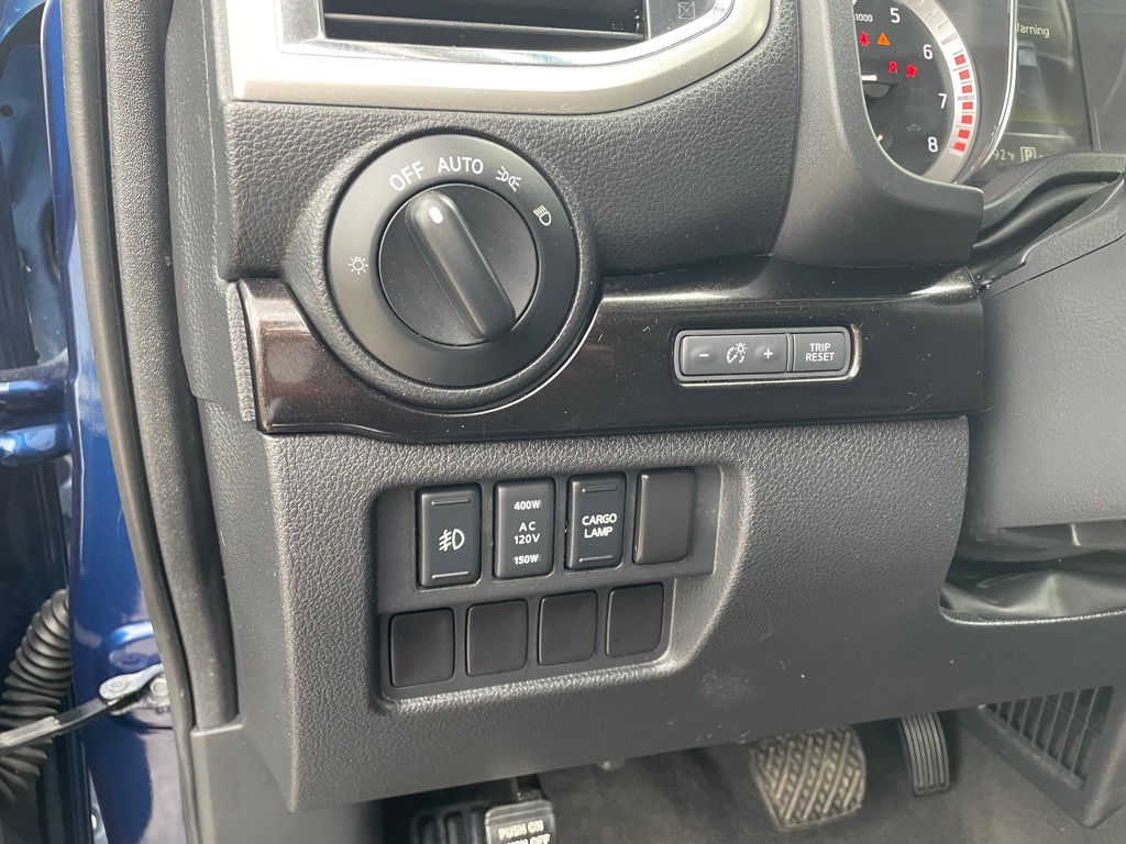 2017 Nissan Titan Image 25
