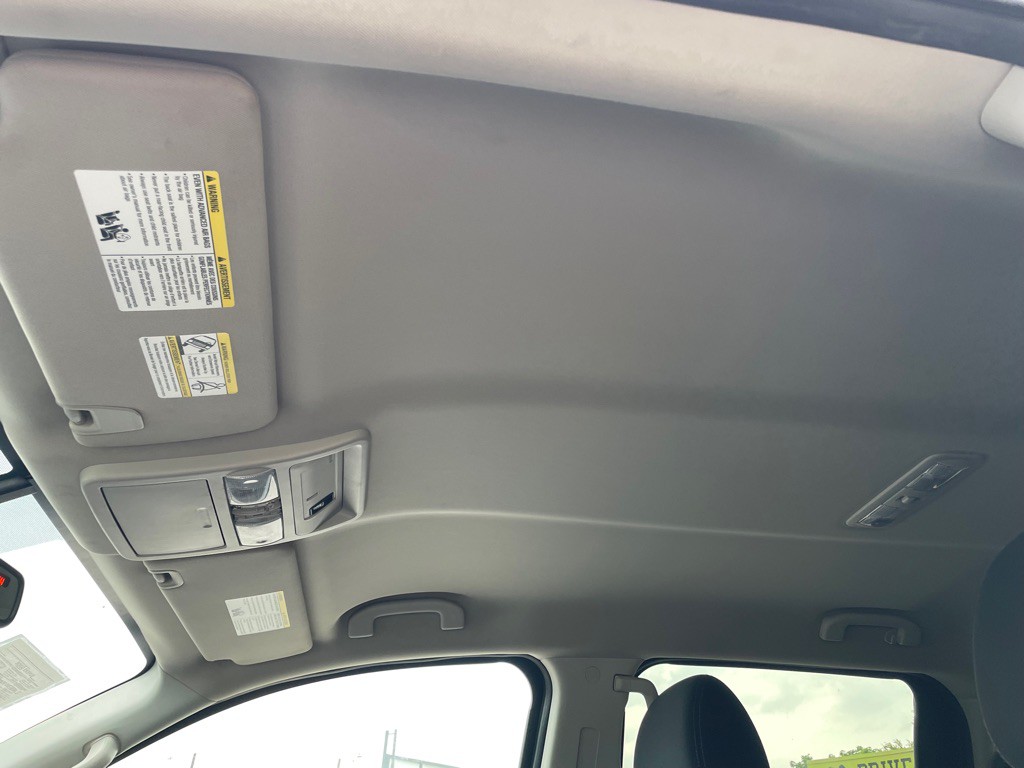 2017 Nissan Titan Image 26