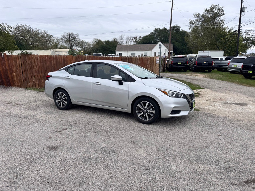 2021 Nissan Versa Image 3