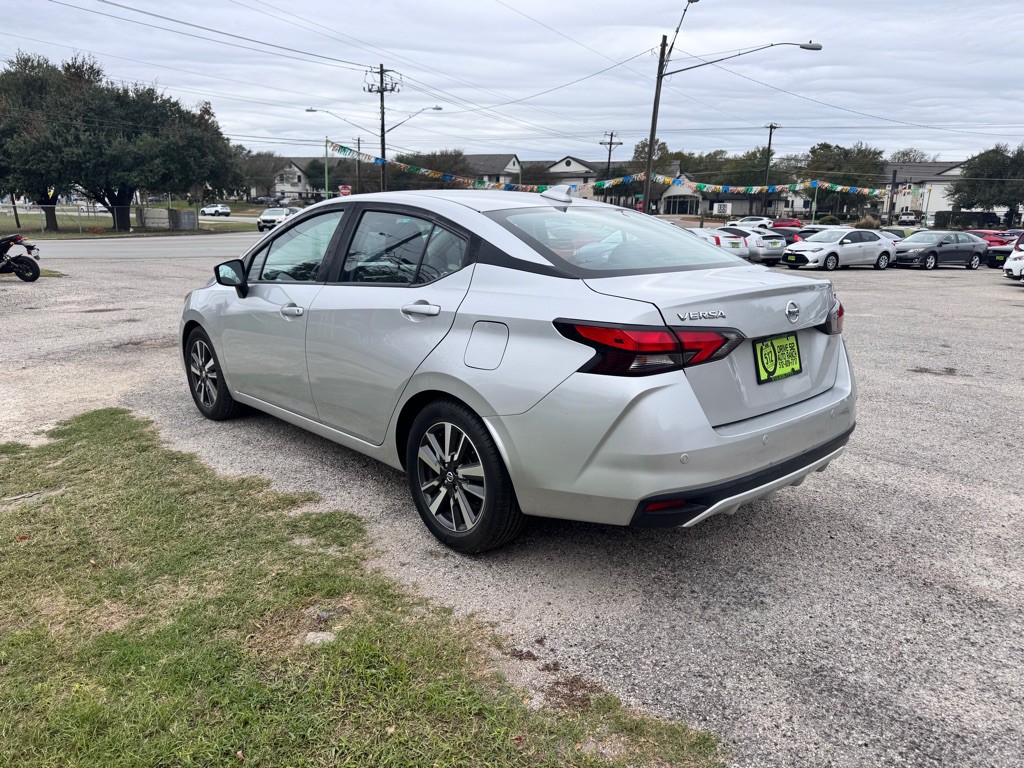 2021 Nissan Versa Image 7
