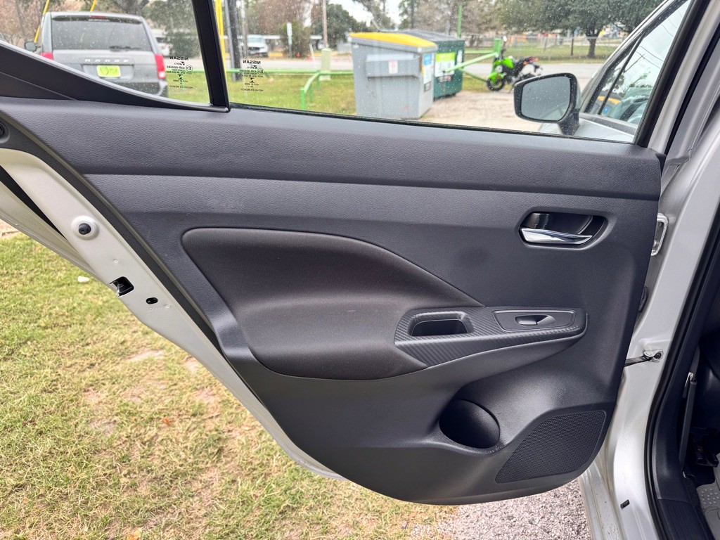 2021 Nissan Versa Image 13