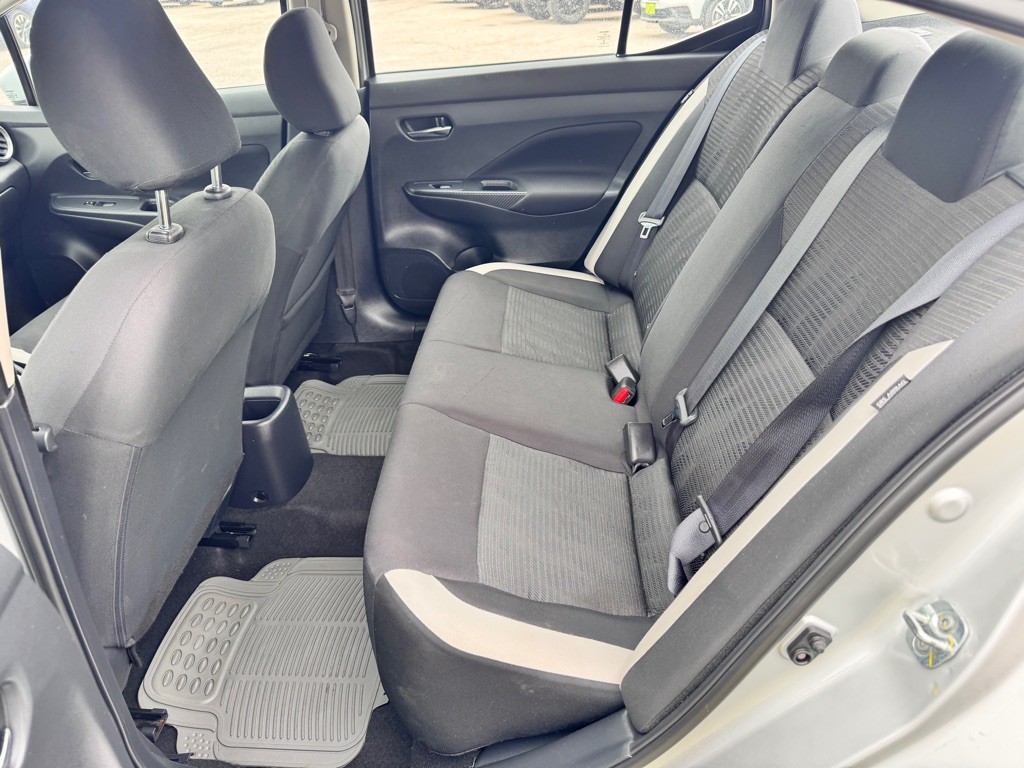 2021 Nissan Versa Image 14