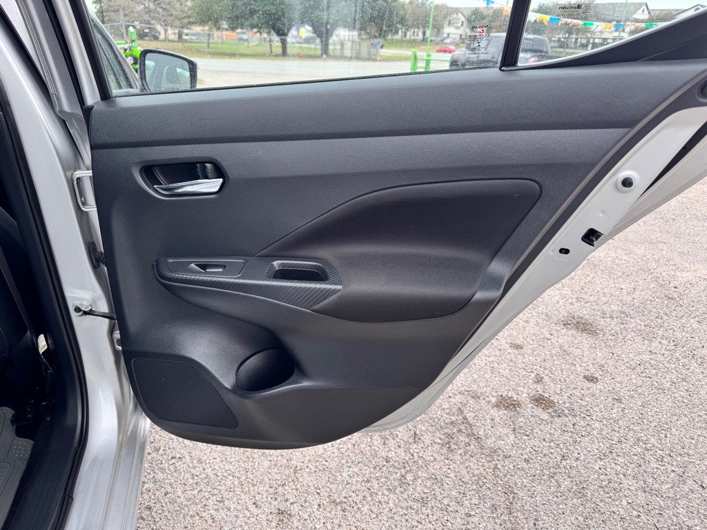 2021 Nissan Versa Image 15