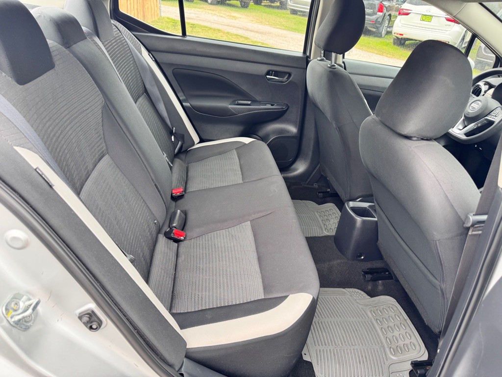 2021 Nissan Versa Image 16
