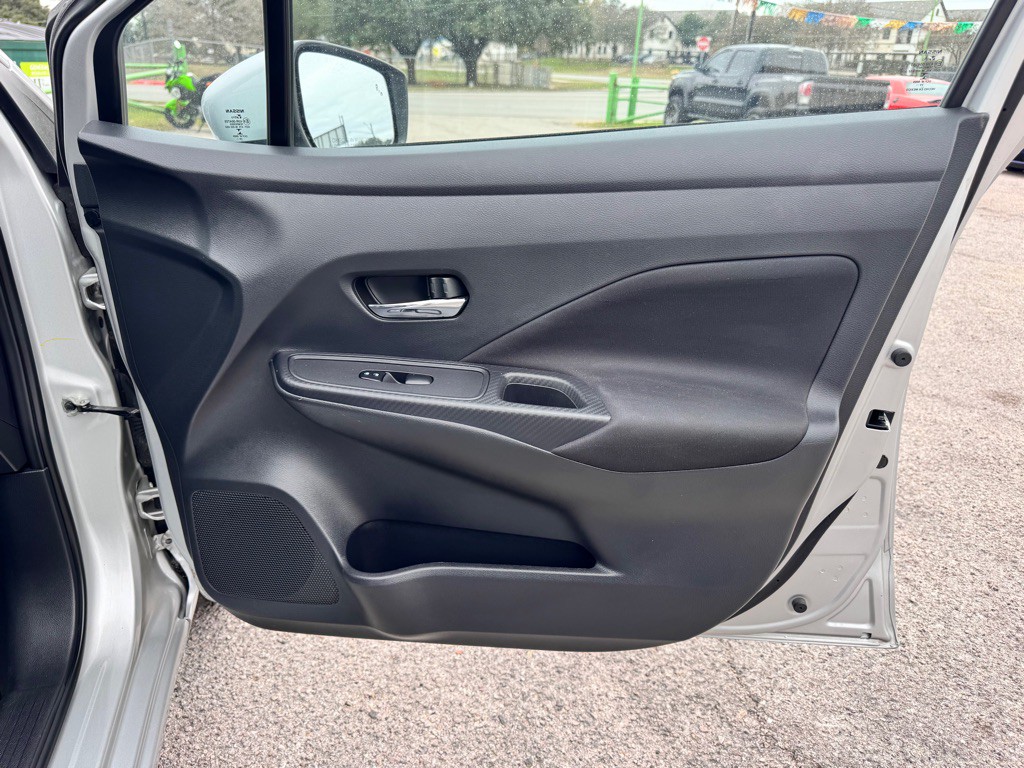 2021 Nissan Versa Image 17