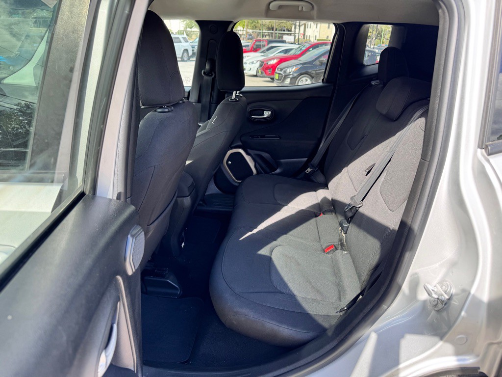 2016 Jeep Renegade Image 14