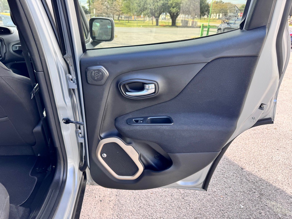 2016 Jeep Renegade Image 15