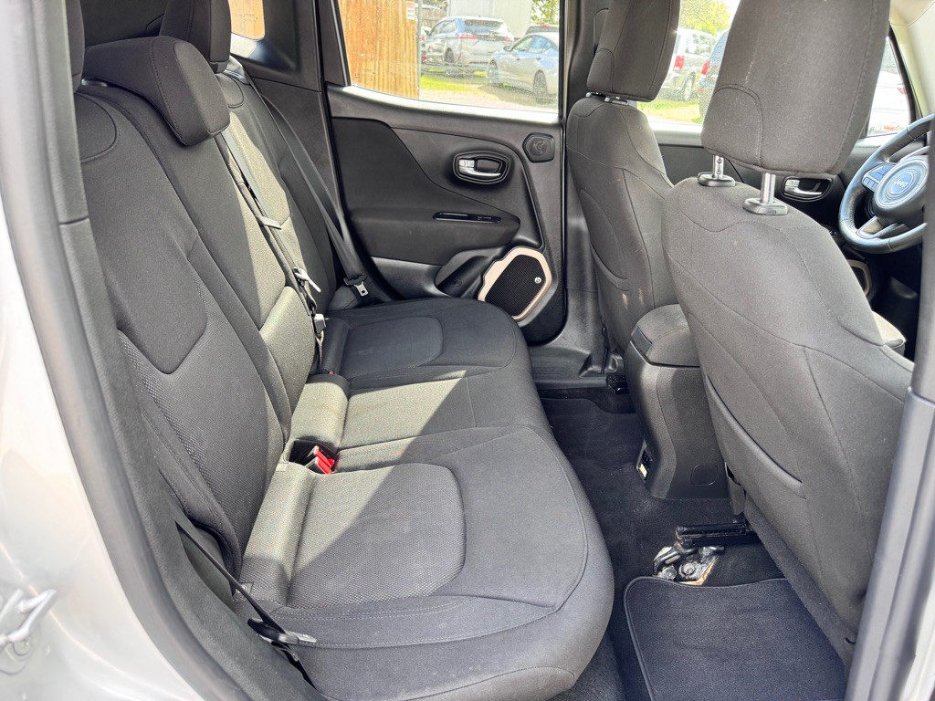 2016 Jeep Renegade Image 16