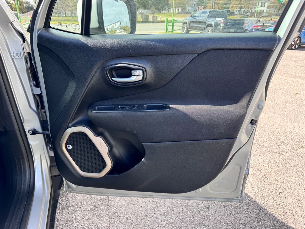 2016 Jeep Renegade Image 17