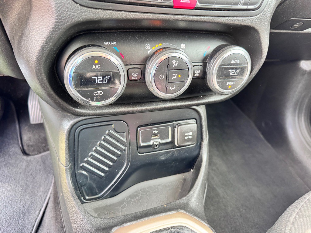 2016 Jeep Renegade Image 29