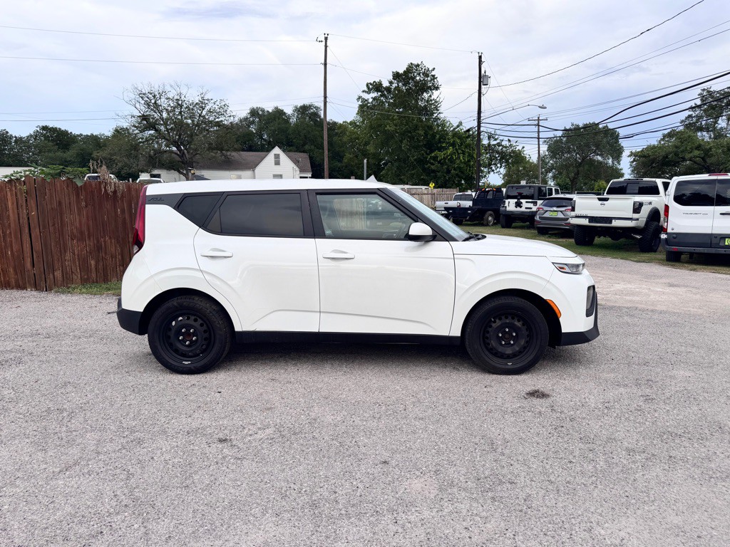 2020 Kia Soul Image 3