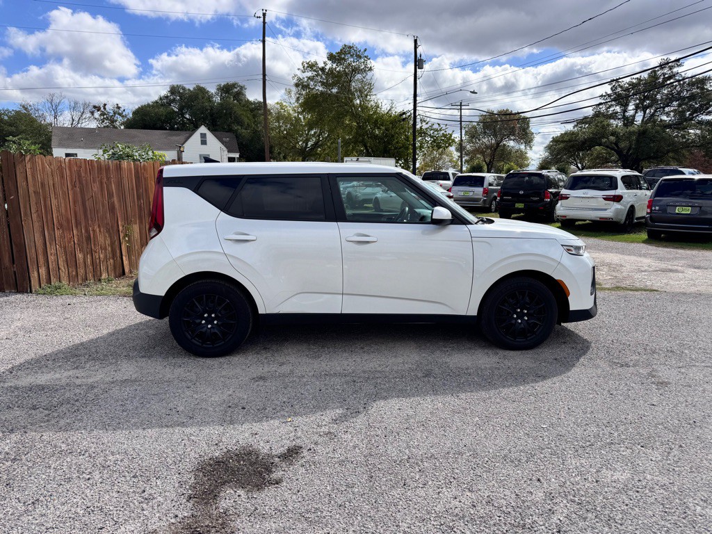 2020 Kia Soul Image 3