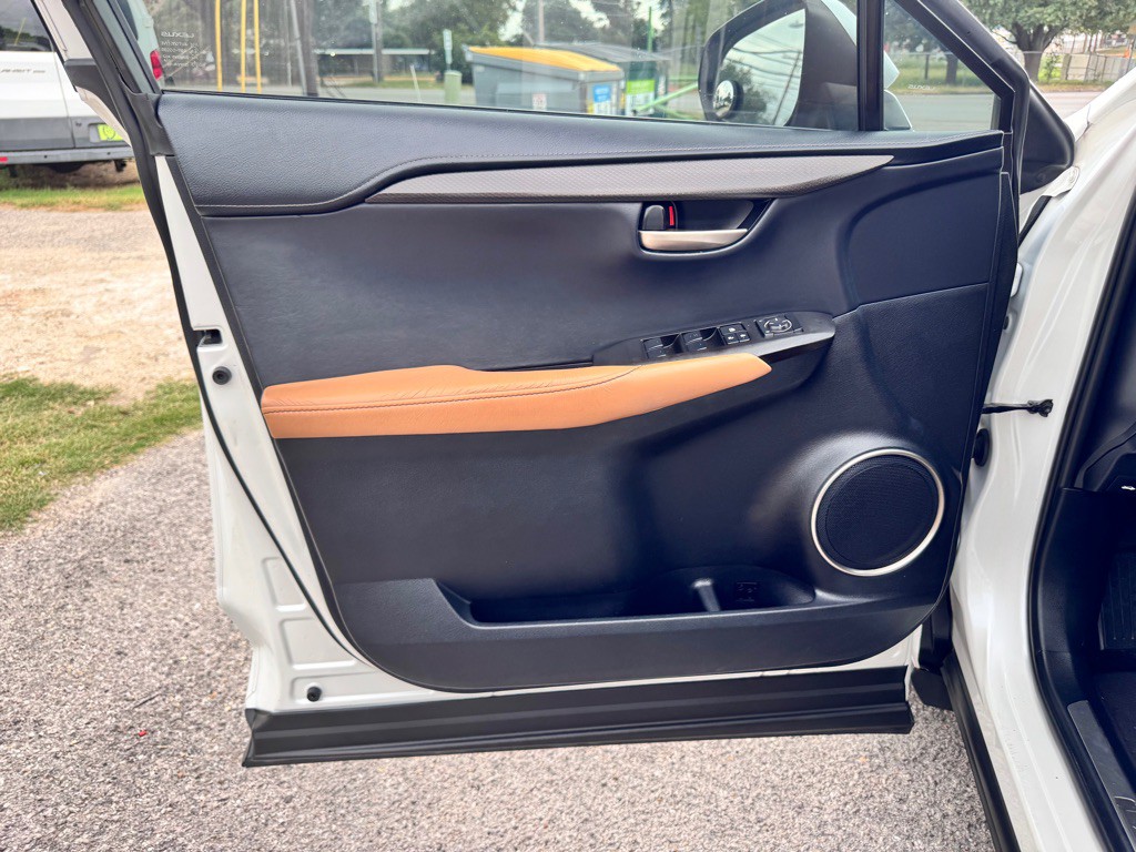2017 Lexus NX Image 10