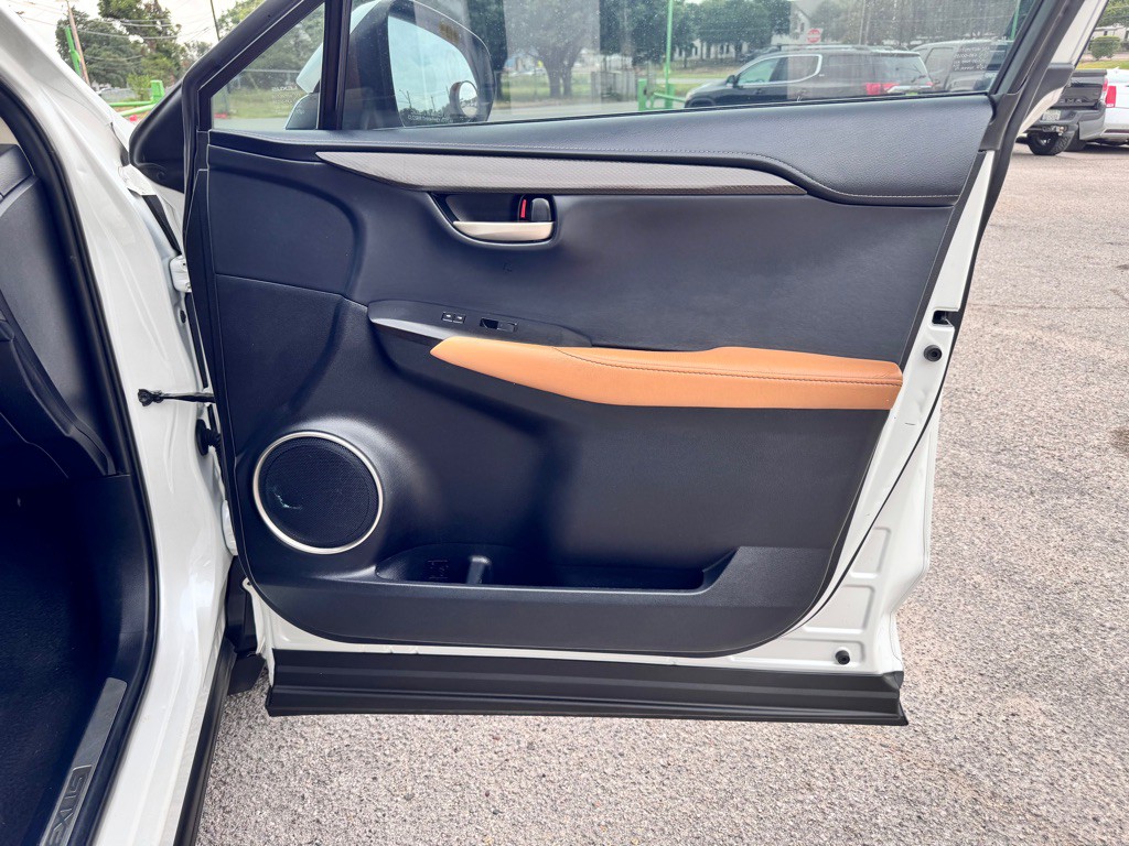 2017 Lexus NX Image 16