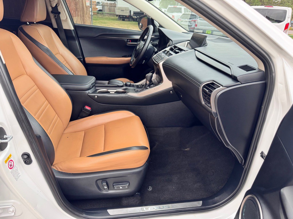 2017 Lexus NX Image 17