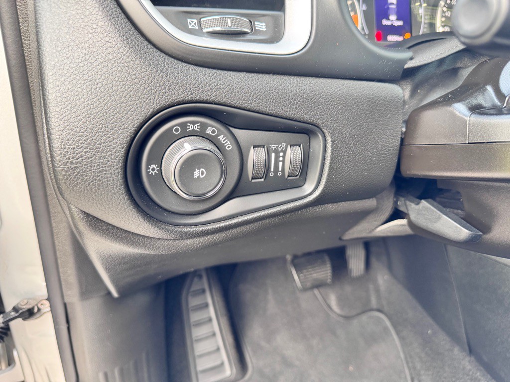 2018 Jeep Renegade Image 24