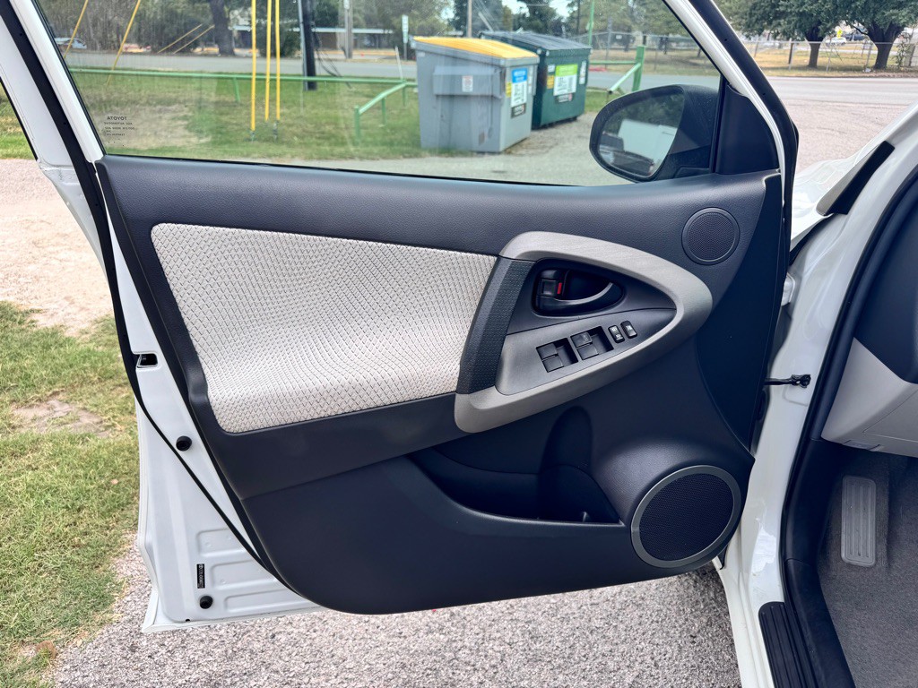 2013 Toyota Rav4 Image 10