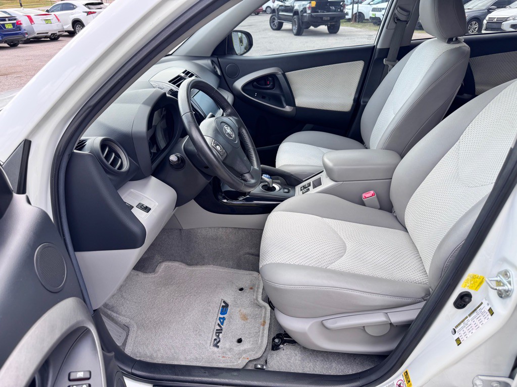 2013 Toyota Rav4 Image 11