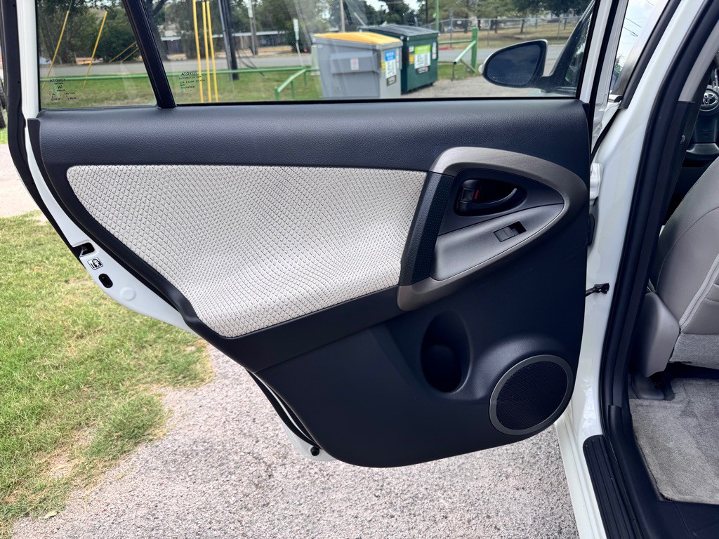 2013 Toyota Rav4 Image 12