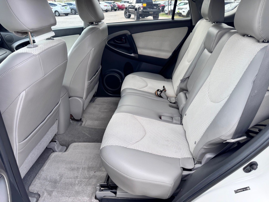 2013 Toyota Rav4 Image 13