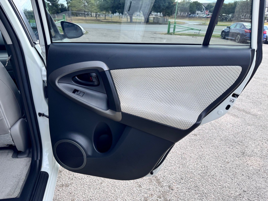 2013 Toyota Rav4 Image 14