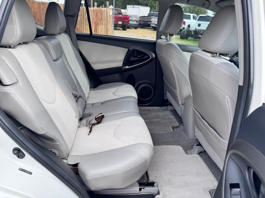 2013 Toyota Rav4 Image 15