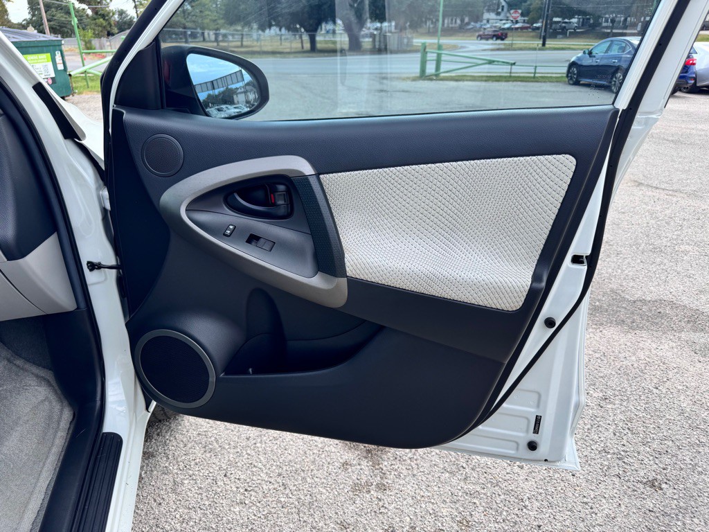 2013 Toyota Rav4 Image 16