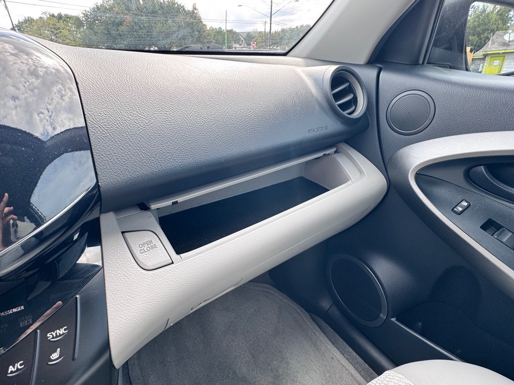 2013 Toyota Rav4 Image 27