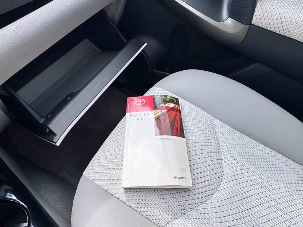 2013 Toyota Rav4 Image 28