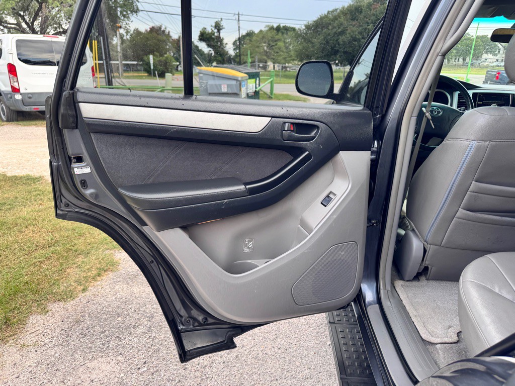 2005 Toyota 4Runner Image 11