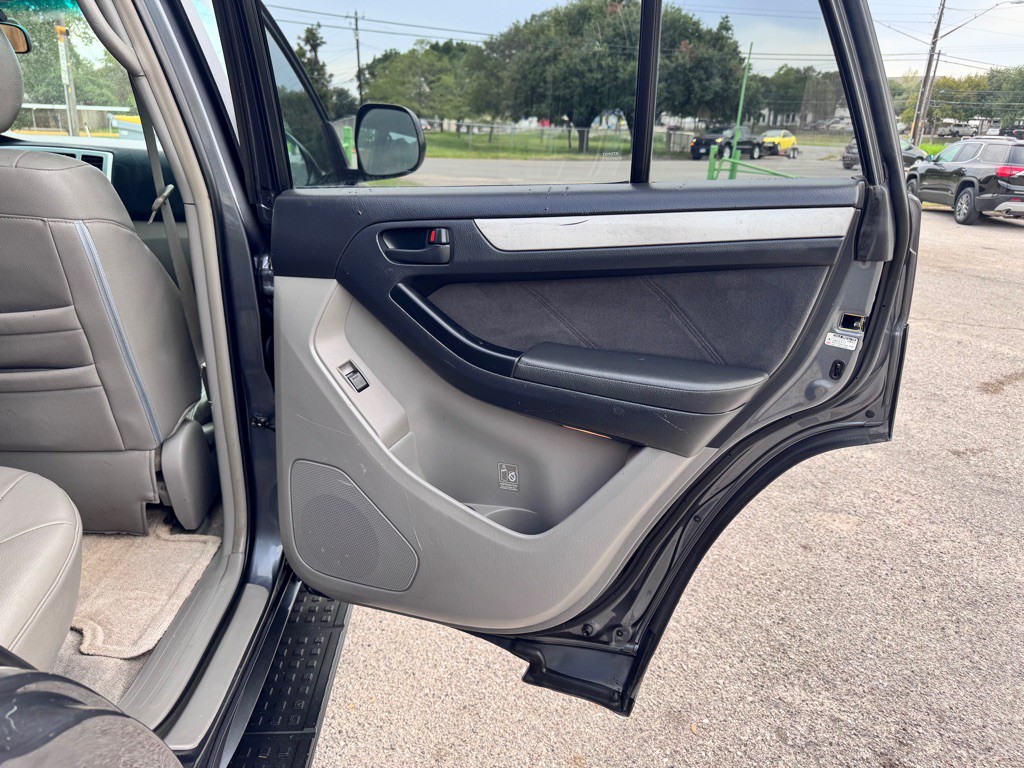 2005 Toyota 4Runner Image 13