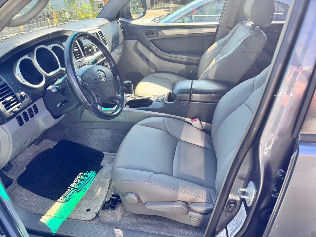 2005 Toyota 4Runner Image 10