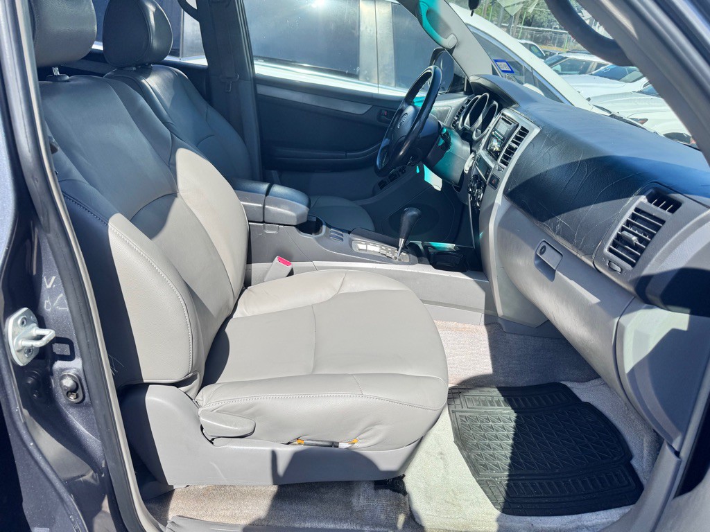 2005 Toyota 4Runner Image 16