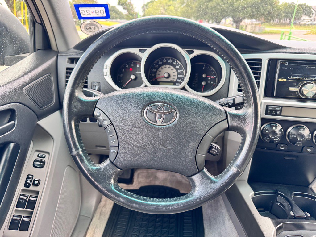 2005 Toyota 4Runner Image 17